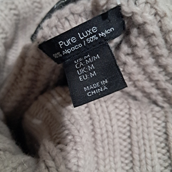 Tahari Pure Luxe Alpaca Blend Cable Knit Turtleneck Sweater M​. - Picture 7 of 9